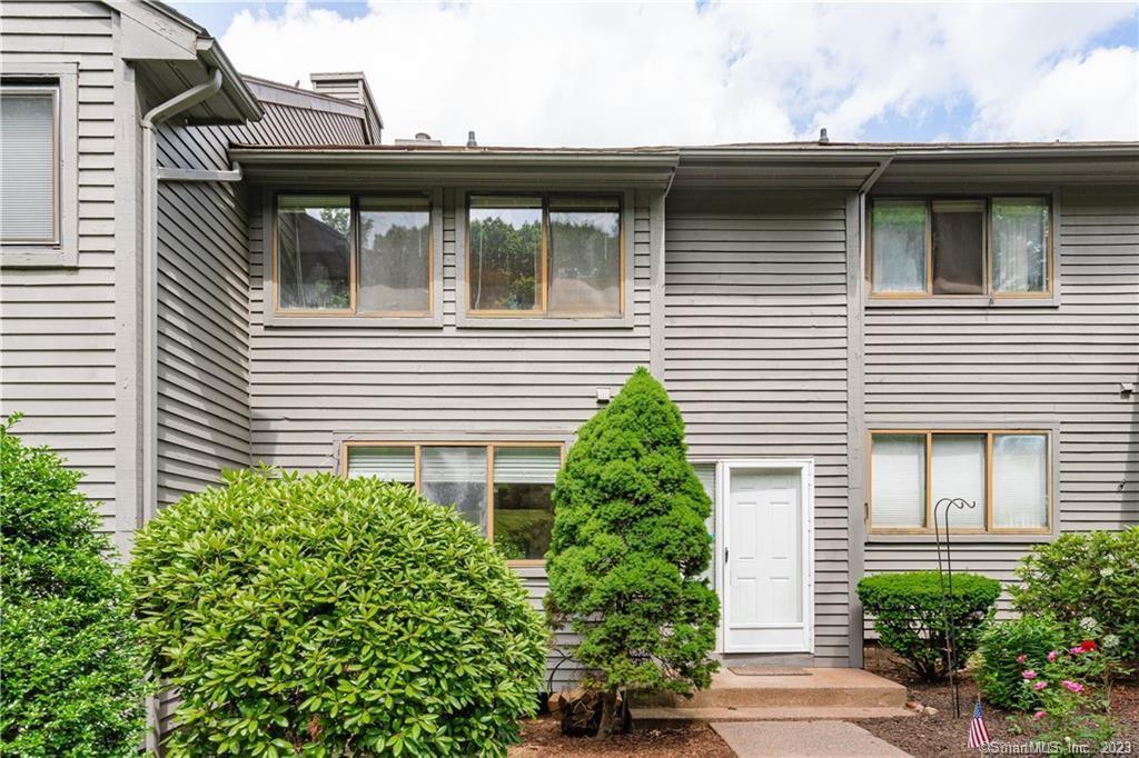 128 Conestoga Way in Glastonbury, CT - Building Photo
