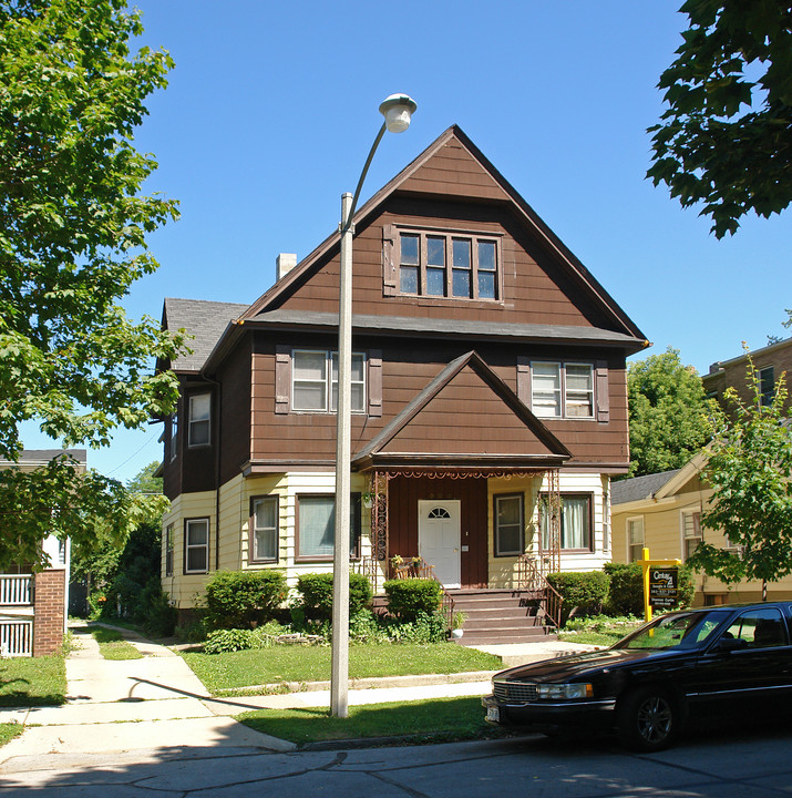 909 College Ave in Racine, WI - Building Photo