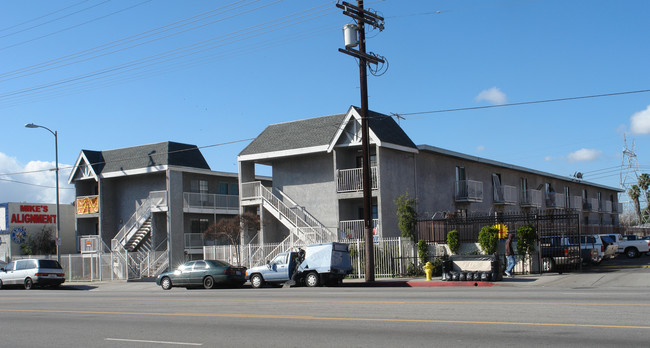 7655 Lankershim Blvd in North Hollywood, CA - Building Photo - Building Photo