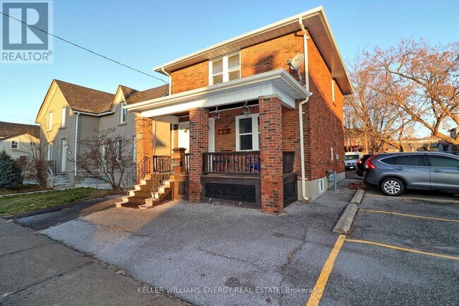 20 Colborne St W in Oshawa, ON - Building Photo - Building Photo