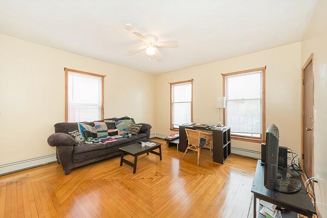 585 Somerville Ave, Unit A in Somerville, MA - Foto de edificio