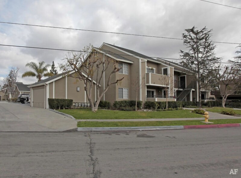 2940 E Frontera St in Anaheim, CA - Building Photo