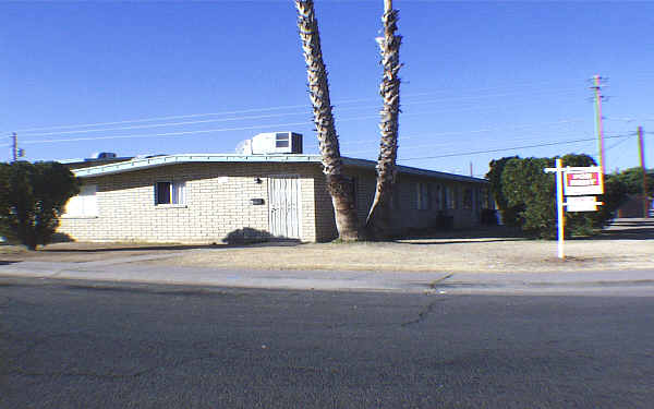 5230 N 60th Dr in Glendale, AZ - Foto de edificio