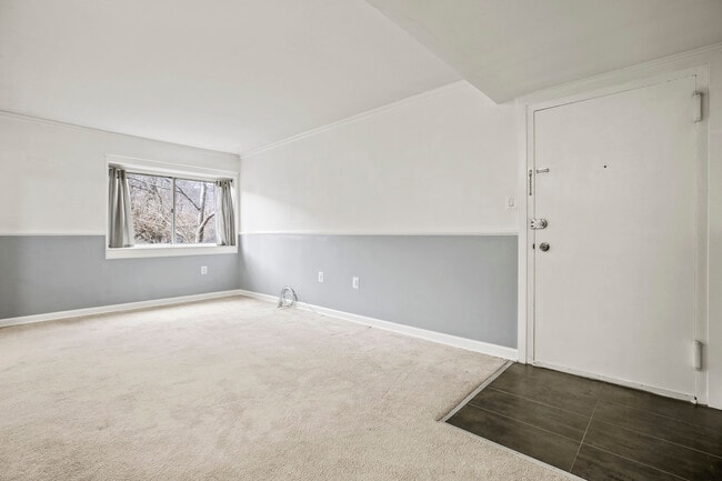 5105 Crossfield Ct, Unit 319 in North Bethesda, MD - Building Photo - Building Photo