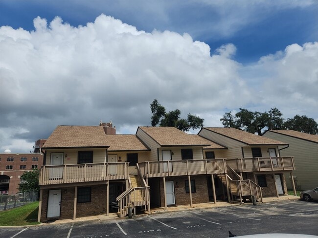 305 Hayden Rd in Tallahassee, FL - Building Photo - Building Photo