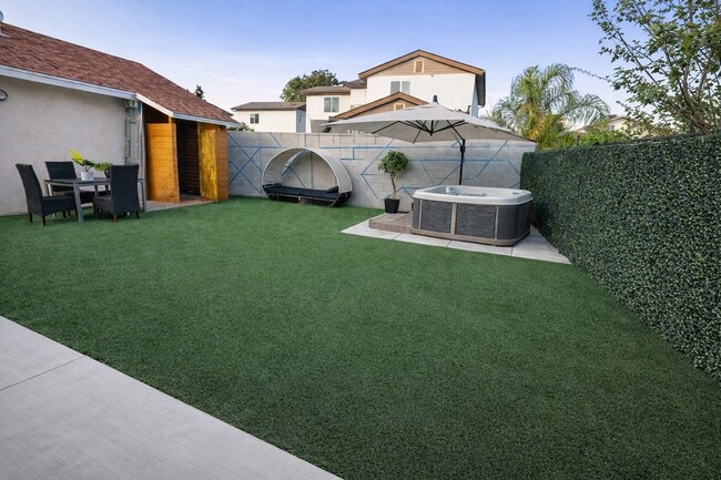 7834 Beck Ave in Los Angeles, CA - Foto de edificio - Building Photo