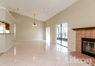 8111 Hathaway Dr in New Port Richey, FL - Foto de edificio - Building Photo