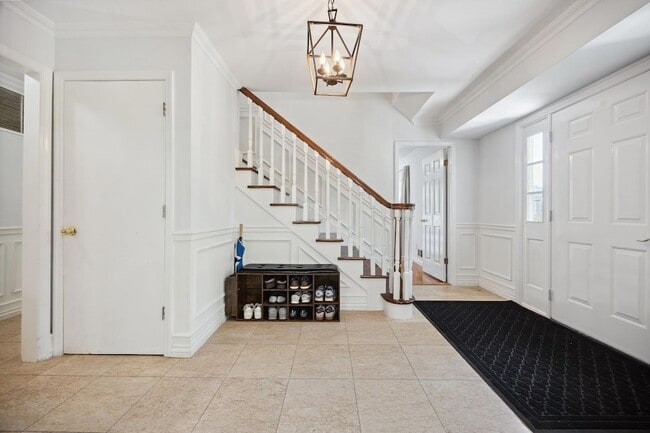 26 Church Ln in Scarsdale, NY - Foto de edificio - Building Photo