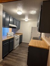 7232 Kelley Dr in Stockton, CA - Building Photo - Building Photo