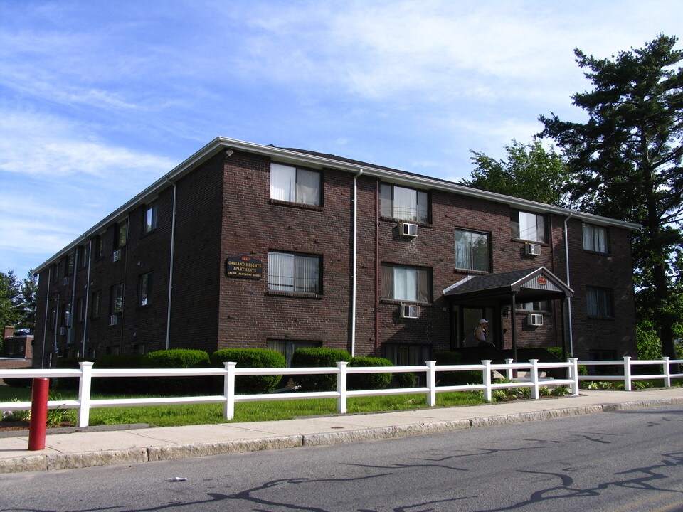 Oakland Heights Apartments in Methuen, MA - Building Photo