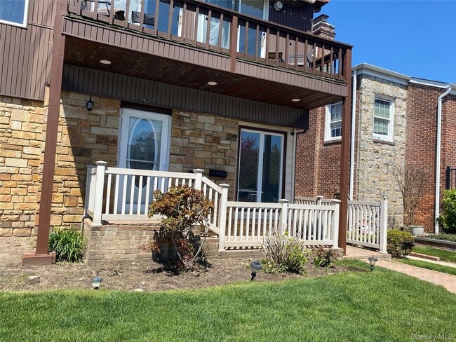 425 E Penn St in Long Beach, NY - Building Photo - Building Photo