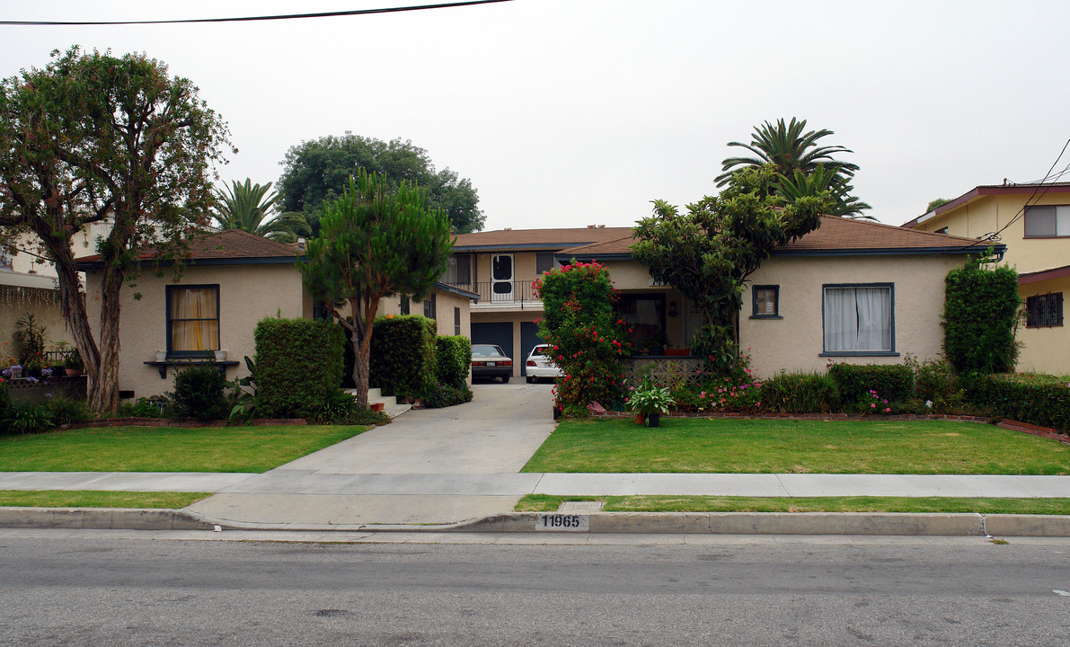 11965 York Ave in Hawthorne, CA - Building Photo