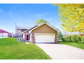 1525 Independence Ave N in Golden Valley, MN - Building Photo