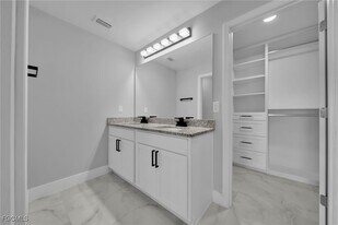 3095 NW 4th Pl in Cape Coral, FL - Building Photo