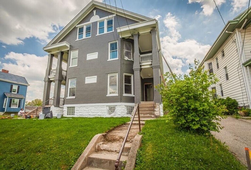 1931 Delaware Ave in Norwood, OH - Building Photo