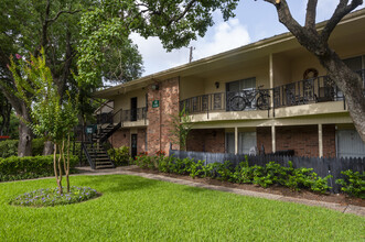 Colony Oaks in Houston, TX - Foto de edificio - Building Photo