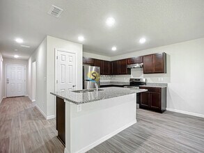 108 Lynbrook Dr in Palm Coast, FL - Building Photo - Building Photo