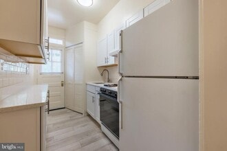 2341 40th St NW in Washington, DC - Building Photo - Building Photo