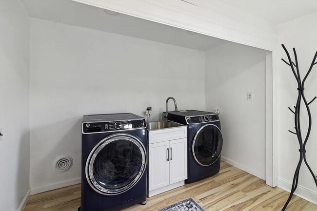property at 5242 Cedarhurst Dr