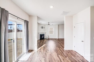 7411 Foxgate Cir in Charlotte, NC - Building Photo - Building Photo