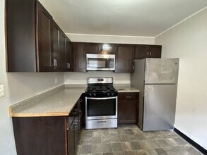 136 Arlington St, Unit 1 in Boston, MA - Foto de edificio - Building Photo
