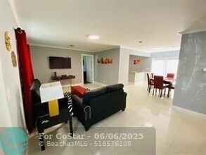 9793 Alaska Cir in Boca Raton, FL - Foto de edificio - Building Photo