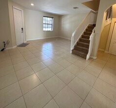 9336 W 33rd Ave in Hialeah, FL - Foto de edificio - Building Photo