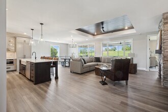 928 Long Dr in Solon, IA - Building Photo - Building Photo