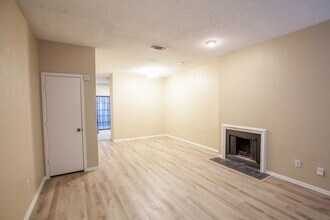 5000 Cedar Springs Rd in Dallas, TX - Building Photo - Building Photo