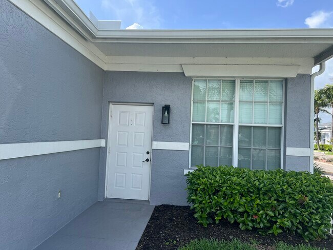 3841 Schoolhouse Rd E, Unit 7 in Ft. Myers, FL - Building Photo - Building Photo