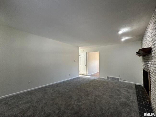 2403 Lynnhaven Dr in Springfield, IL - Building Photo - Building Photo