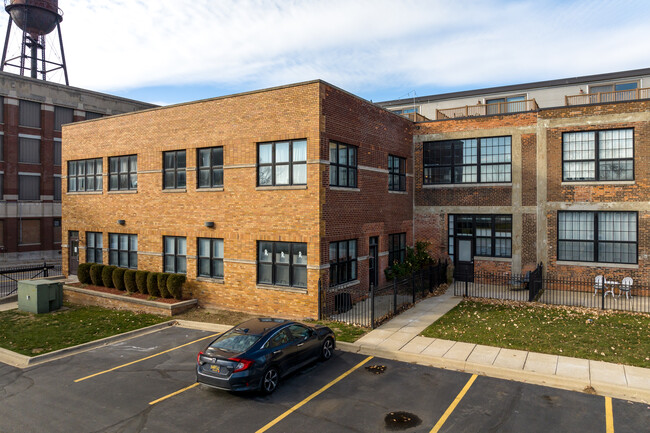 Research Lofts in Detroit, MI - Foto de edificio - Building Photo