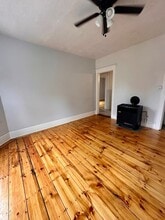 11 Dupont St, Unit 2 in Worcester, MA - Foto de edificio - Building Photo