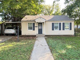 718 Coit St in Denton, TX - Building Photo