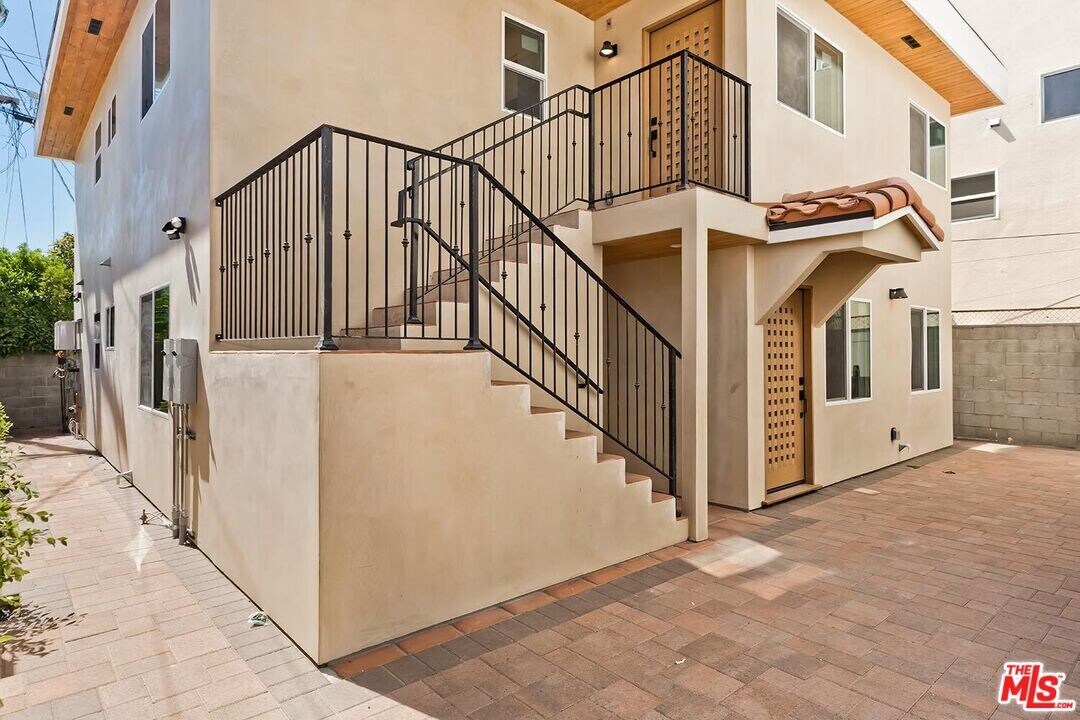 3431 Edgehill Dr in Los Angeles, CA - Building Photo