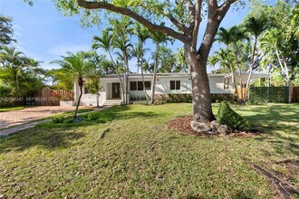 6605 SW 61st St in South Miami, FL - Building Photo - Building Photo