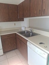 2933 Stillwell Ct in New Port Richey, FL - Building Photo - Building Photo