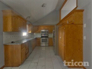 10230 N Forest Ave in Kansas City, MO - Building Photo - Building Photo