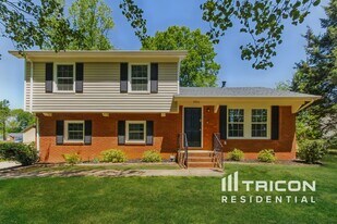 9926 Rockmeadow Dr in Charlotte, NC - Building Photo