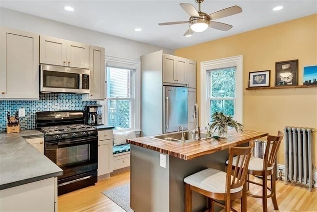 property at 3 Riverside Pl