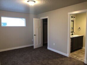 1935 N Travis Ln in Post Falls, ID - Foto de edificio - Building Photo