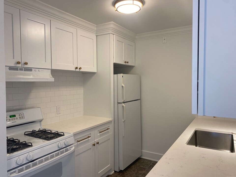 7310 York Ave S, Unit 211 in Edina, MN - Foto de edificio