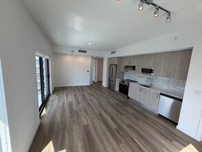 425 NW 6th St, Unit B1 in Miami, FL - Foto de edificio - Building Photo