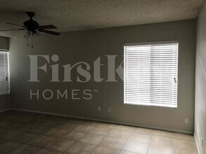 5520 W Golden Ln in Glendale, AZ - Foto de edificio - Building Photo