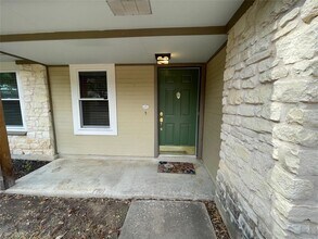 8408 Dixon Dr in Austin, TX - Building Photo - Building Photo