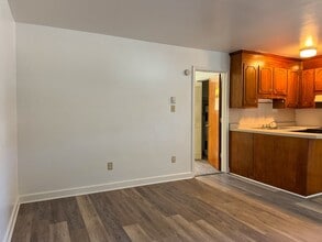 2004 W Broadway in Hopewell, VA - Building Photo - Building Photo