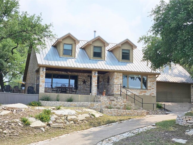 18608 Lakeland Dr in Lago Vista, TX - Foto de edificio - Building Photo