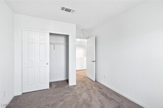 4727 Mystic Quartz Ct in Las Vegas, NV - Building Photo - Building Photo