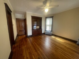 2703 N Ashland Ave, Unit G Apartamentos