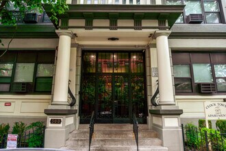 300 Adams St, Unit 502 in Hoboken, NJ - Building Photo - Building Photo